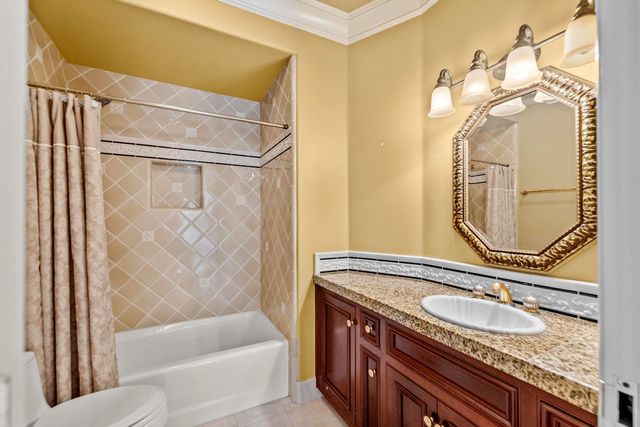 5021 Jardin Ln, Carmichael, CA 95608