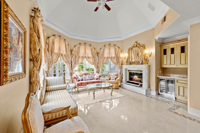 5021 Jardin Ln, Carmichael, CA 95608