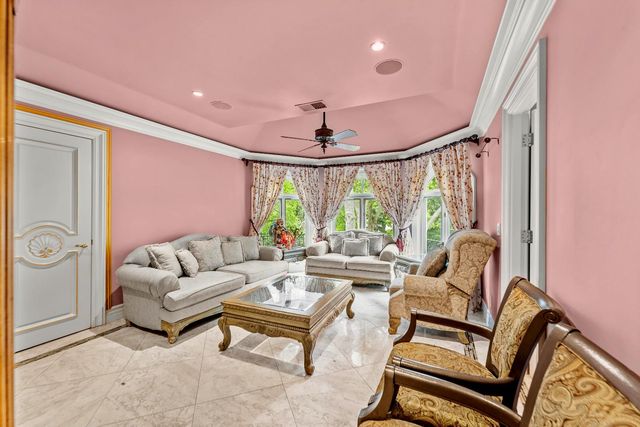 5021 Jardin Ln, Carmichael, CA 95608