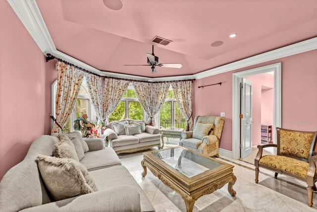 5021 Jardin Ln, Carmichael, CA 95608