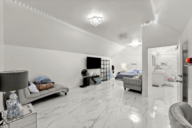 5021 Jardin Ln, Carmichael, CA 95608