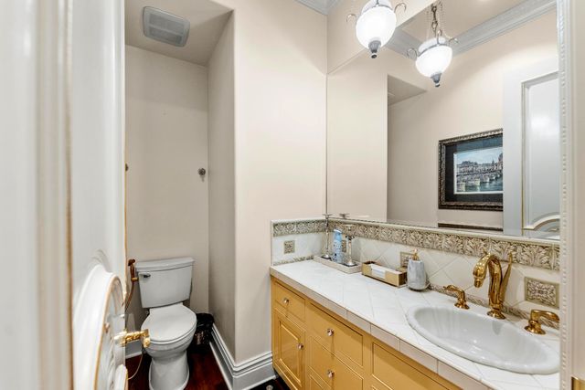 5021 Jardin Ln, Carmichael, CA 95608