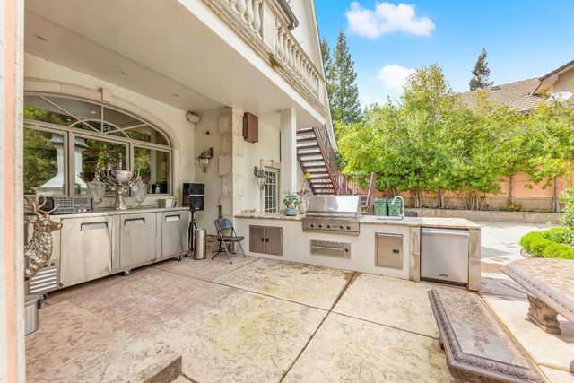 5021 Jardin Ln, Carmichael, CA 95608