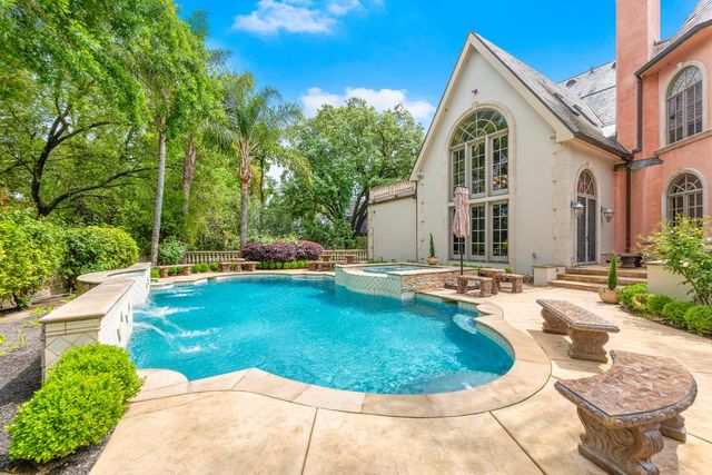 5021 Jardin Ln, Carmichael, CA 95608