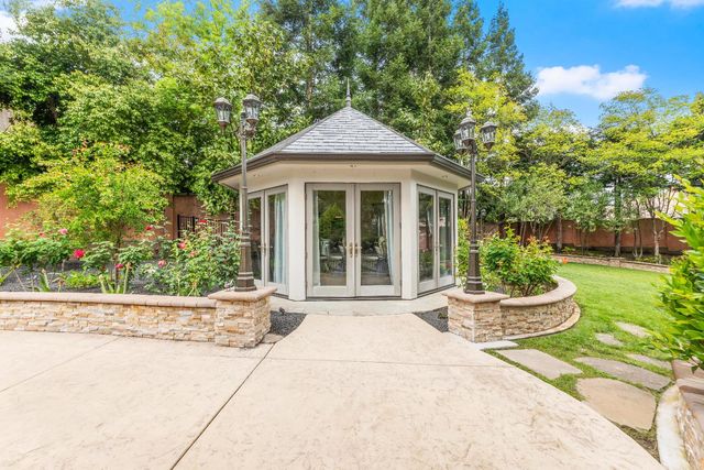 5021 Jardin Ln, Carmichael, CA 95608