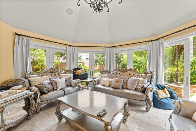 5021 Jardin Ln, Carmichael, CA 95608