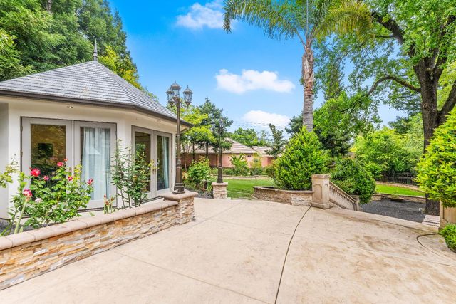 5021 Jardin Ln, Carmichael, CA 95608