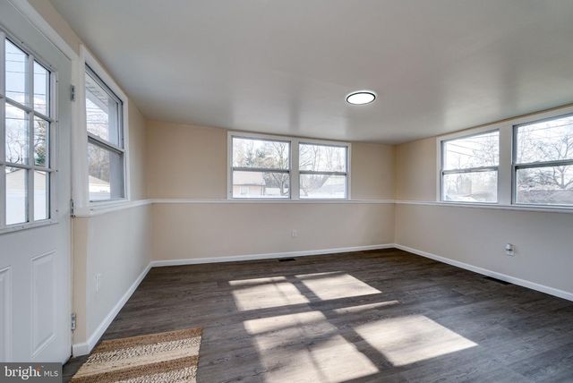 6 CIRCLE DR, Reading, PA 19606