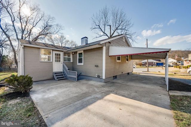 6 CIRCLE DR, Reading, PA 19606