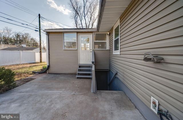 6 CIRCLE DR, Reading, PA 19606