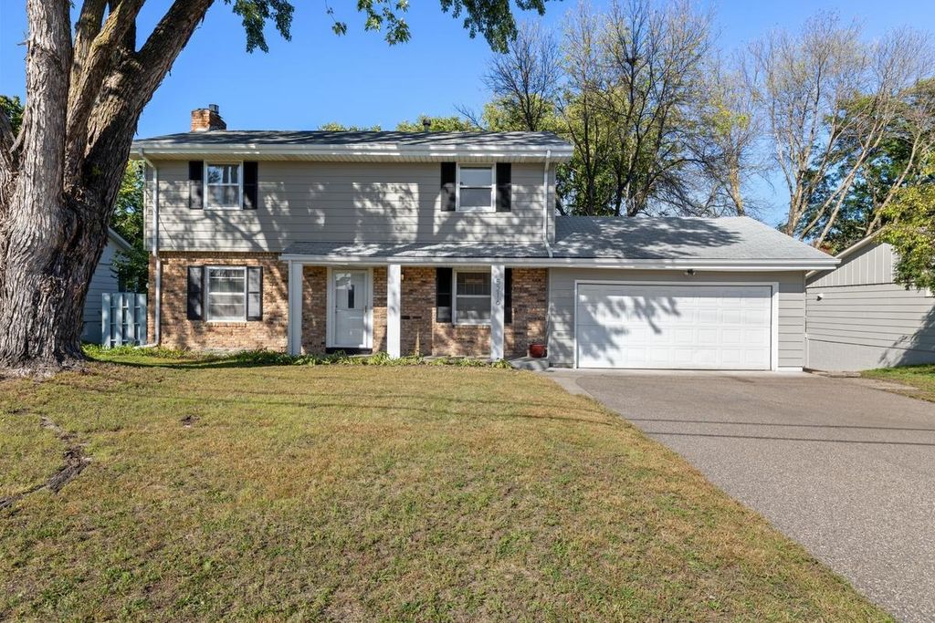 5216 W 70th Street, Edina, MN 55439
