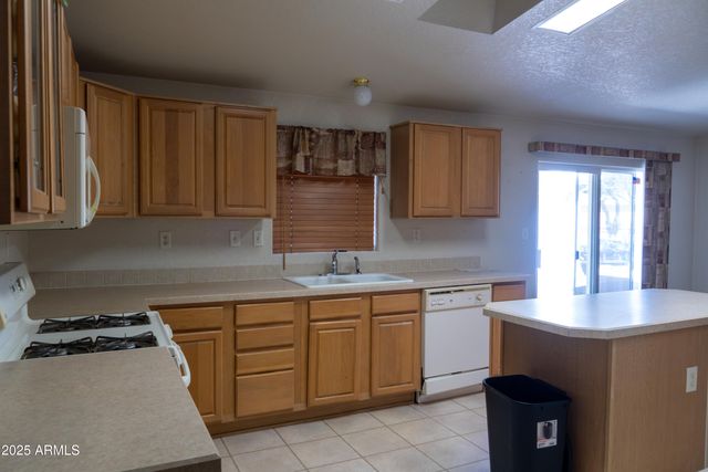 30660 S VAGABOND Trail, Congress, AZ 85332