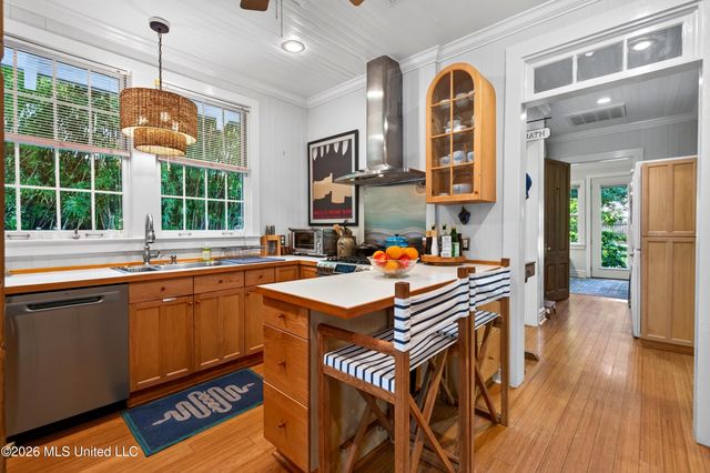 241 Washington Street, Bay Saint Louis, MS 39520