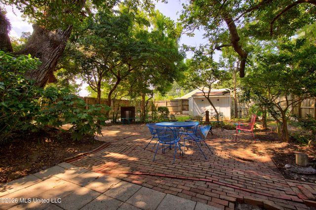 241 Washington Street, Bay Saint Louis, MS 39520