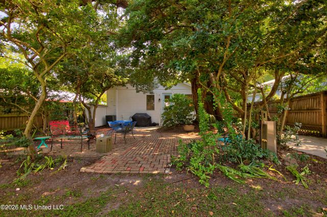 241 Washington Street, Bay Saint Louis, MS 39520