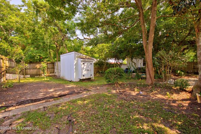 241 Washington Street, Bay Saint Louis, MS 39520