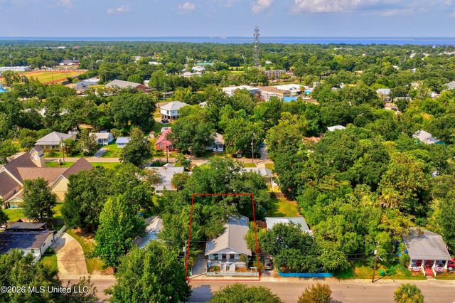 241 Washington Street, Bay Saint Louis, MS 39520