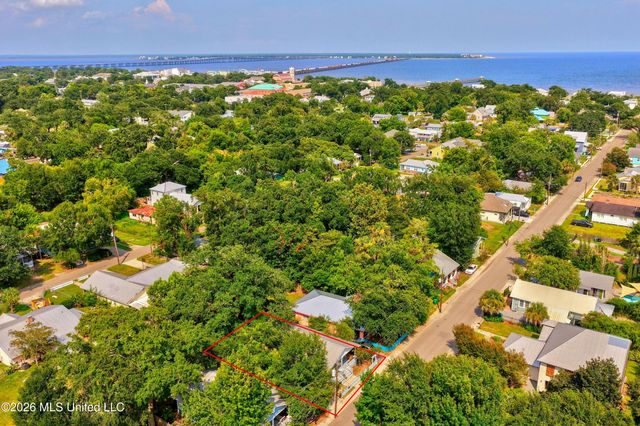 241 Washington Street, Bay Saint Louis, MS 39520