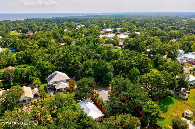 241 Washington Street, Bay Saint Louis, MS 39520