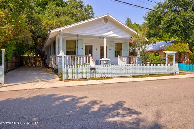 241 Washington Street, Bay Saint Louis, MS 39520