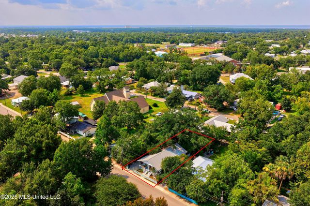 241 Washington Street, Bay Saint Louis, MS 39520