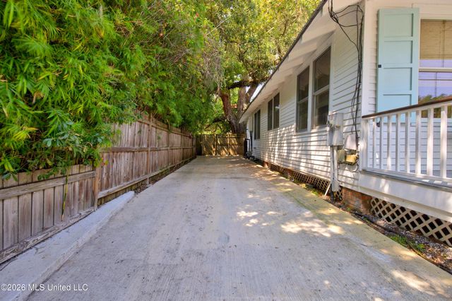 241 Washington Street, Bay Saint Louis, MS 39520