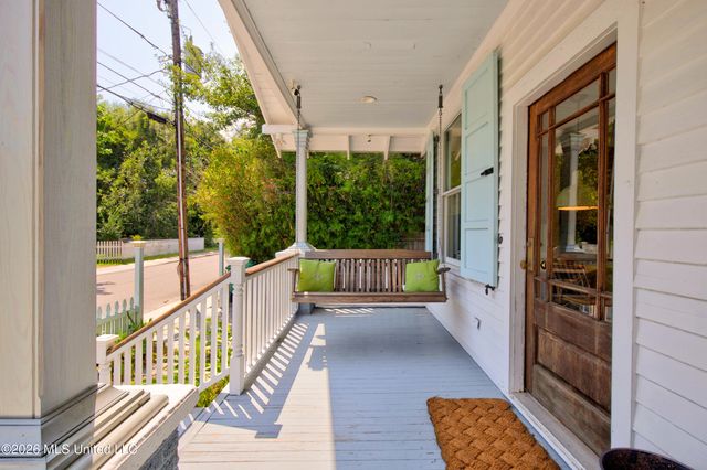241 Washington Street, Bay Saint Louis, MS 39520