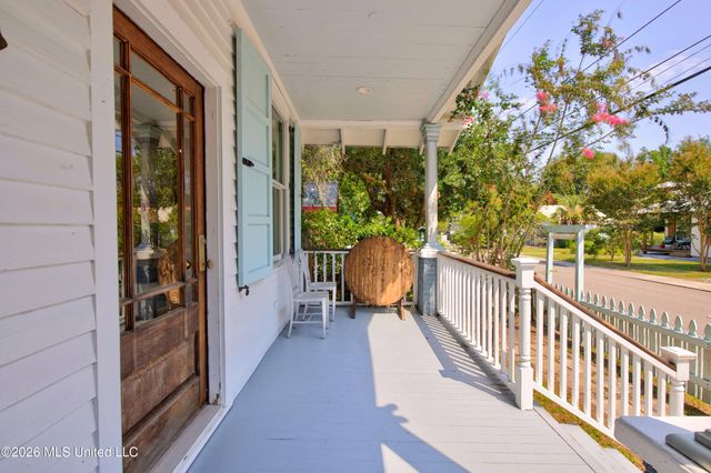 241 Washington Street, Bay Saint Louis, MS 39520