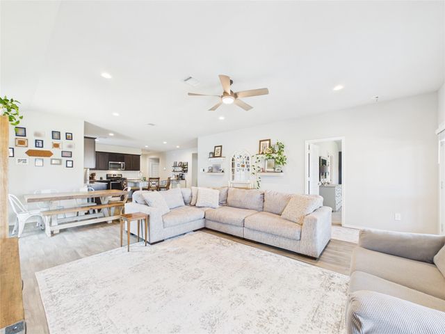 11020 33rd Avenue N, Texas City, TX 77591