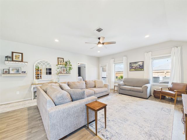 11020 33rd Avenue N, Texas City, TX 77591