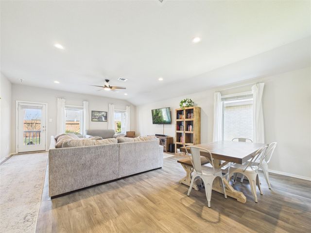 11020 33rd Avenue N, Texas City, TX 77591