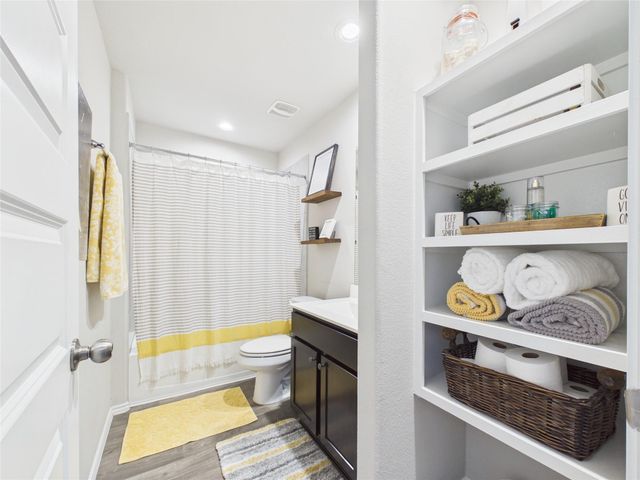 11020 33rd Avenue N, Texas City, TX 77591