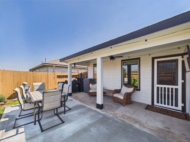 11020 33rd Avenue N, Texas City, TX 77591