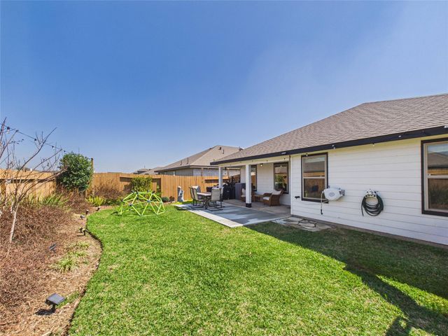 11020 33rd Avenue N, Texas City, TX 77591