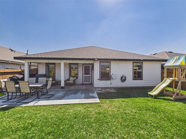 11020 33rd Avenue N, Texas City, TX 77591