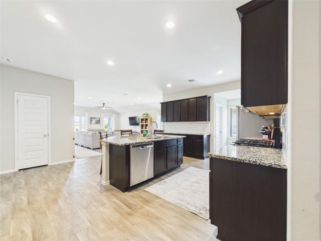 11020 33rd Avenue N, Texas City, TX 77591