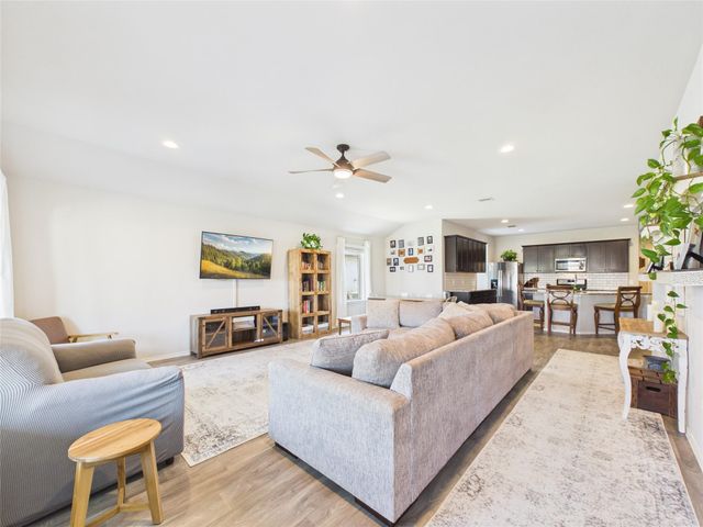 11020 33rd Avenue N, Texas City, TX 77591