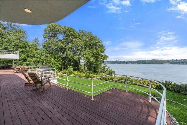 26 Tennis Court Road, Oyster Bay, NY 11771