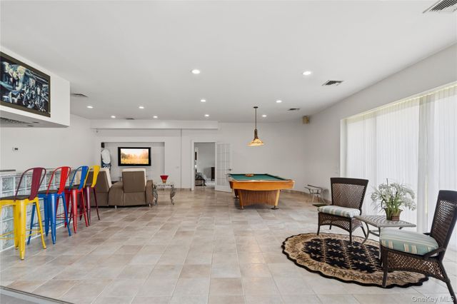 26 Tennis Court Road, Oyster Bay, NY 11771