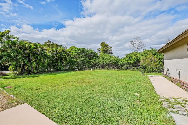 8671 155th Place N, Palm Beach Gardens, FL 33418