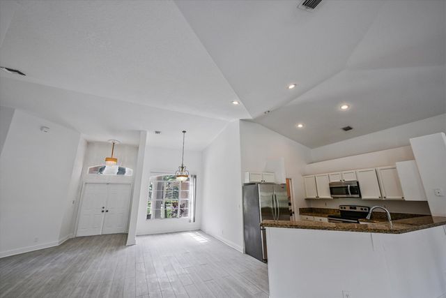 8671 155th Place N, Palm Beach Gardens, FL 33418