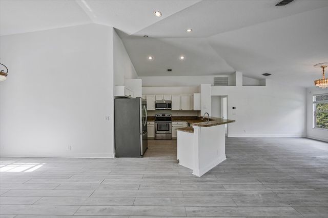 8671 155th Place N, Palm Beach Gardens, FL 33418