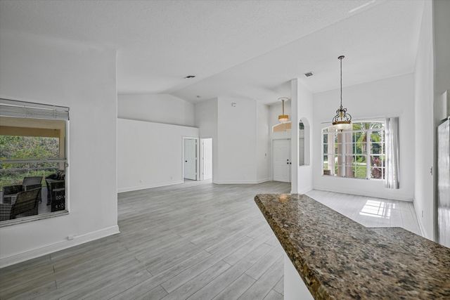 8671 155th Place N, Palm Beach Gardens, FL 33418