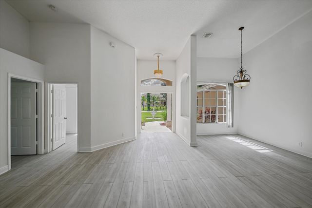 8671 155th Place N, Palm Beach Gardens, FL 33418