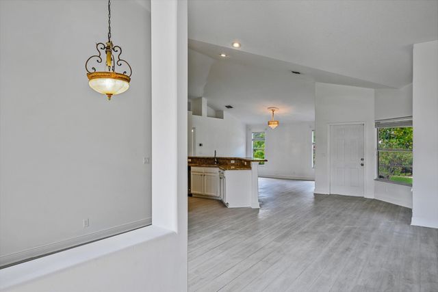 8671 155th Place N, Palm Beach Gardens, FL 33418