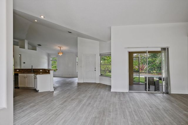 8671 155th Place N, Palm Beach Gardens, FL 33418
