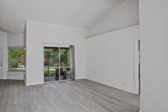 8671 155th Place N, Palm Beach Gardens, FL 33418