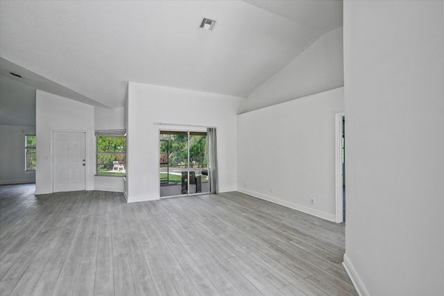 8671 155th Place N, Palm Beach Gardens, FL 33418