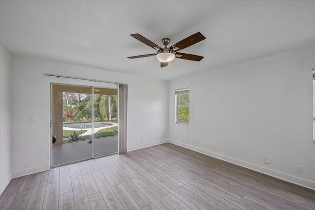 8671 155th Place N, Palm Beach Gardens, FL 33418