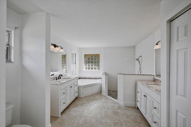 8671 155th Place N, Palm Beach Gardens, FL 33418